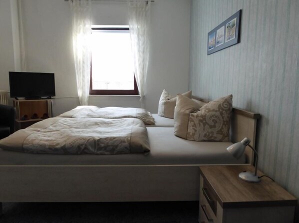 Free cots/infant beds, free WiFi, bed sheets