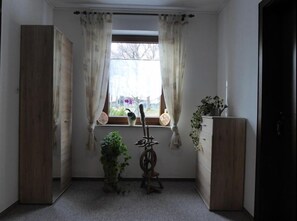 Cunas gratuitas, wifi gratis y ropa de cama