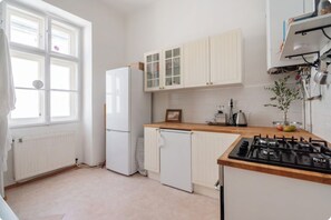 Geschirrspüler, Esstisch