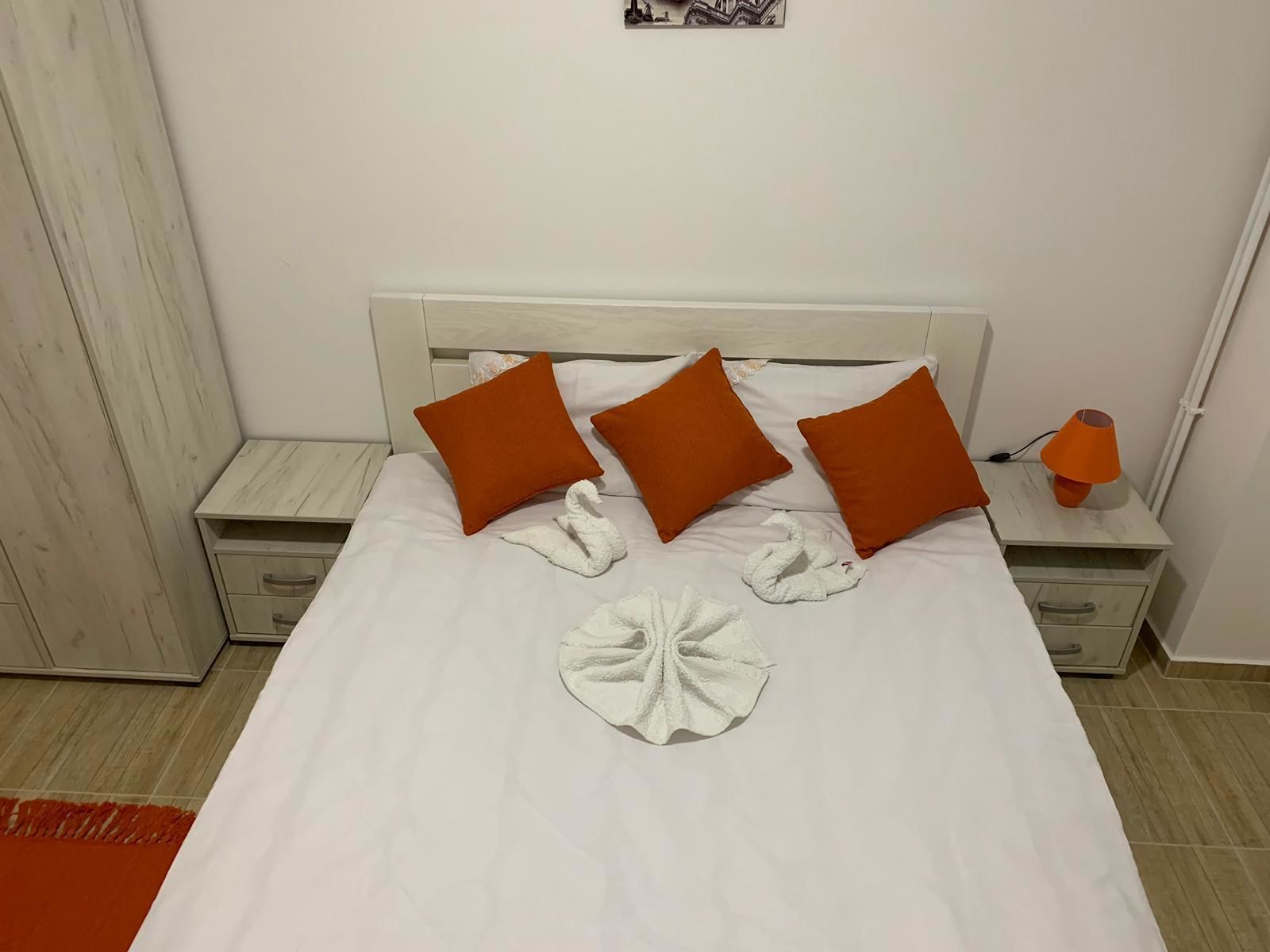 deluxe apartment | soundproofing, free wifi, bed sheets