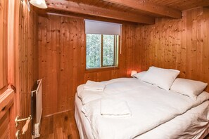 Family Cottage, 2 Bedrooms | 2 bedrooms, cribs/infant beds, free WiFi, bed sheets - Cottage O12 (Selfoss)