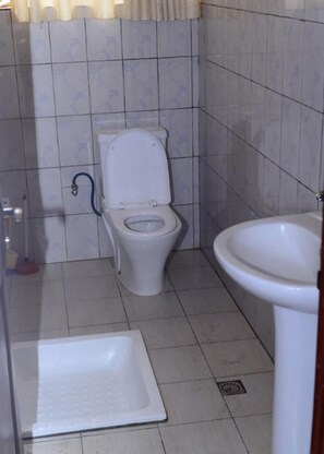 Doppia Comfort | Bagno | Doccia idromassaggio, pantofole, asciugamani, sapone