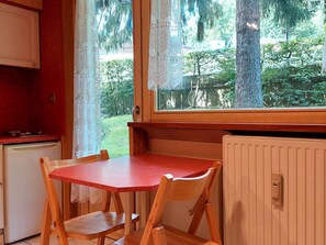 Dining - Renovated studio 16m2, terrace, pets allowed, parking, near Brévent cable car (Chamonix-Mont-Blanc)