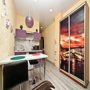 Studio (2 adults) | Private kitchenette