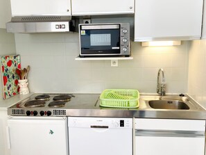 Fridge, microwave, dishwasher, coffee/tea maker - 2-room apartment at the foot of the slopes, pets allowed, Les Deux Alpes (Les Deux Alpes)