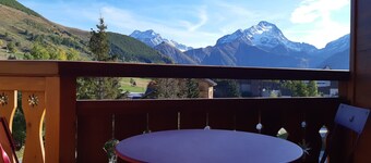Cozy studio at the foot of the slopes, sleeps 4, mountain view