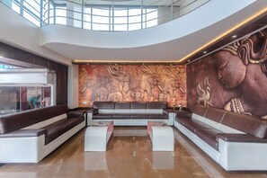 Lobby sitting area - Hotel Sai Country Inn (Rahata)