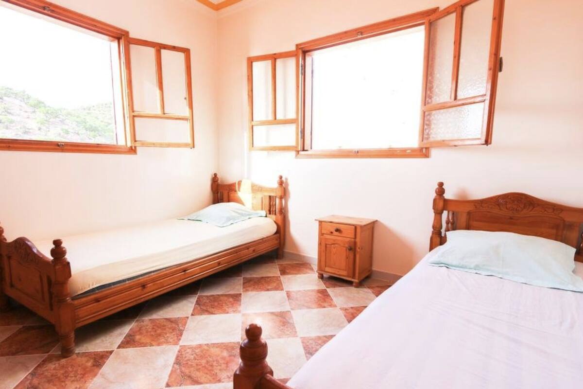 2 habitaciones, decoración personalizada y muebles diferentes