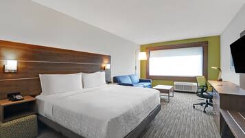 Suite, 1 kingsize bed met slaapbank (Walk-In Shower) | Een bureau, een laptopwerkplek, een strijkplank/strijkijzer, gratis wifi