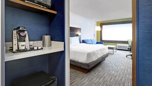 Suite, 1 Katil Raja (King) dengan Katil Sofa (Walk-In Shower) | Meja, ruang kerja komputer riba, seterika/papan seterika, Wi-fi percuma 