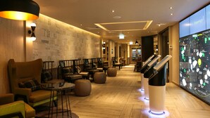 A modern lounge area with seating, a map display, and a wooden floor. - Hub By Premier Inn London Spitalfields (London)