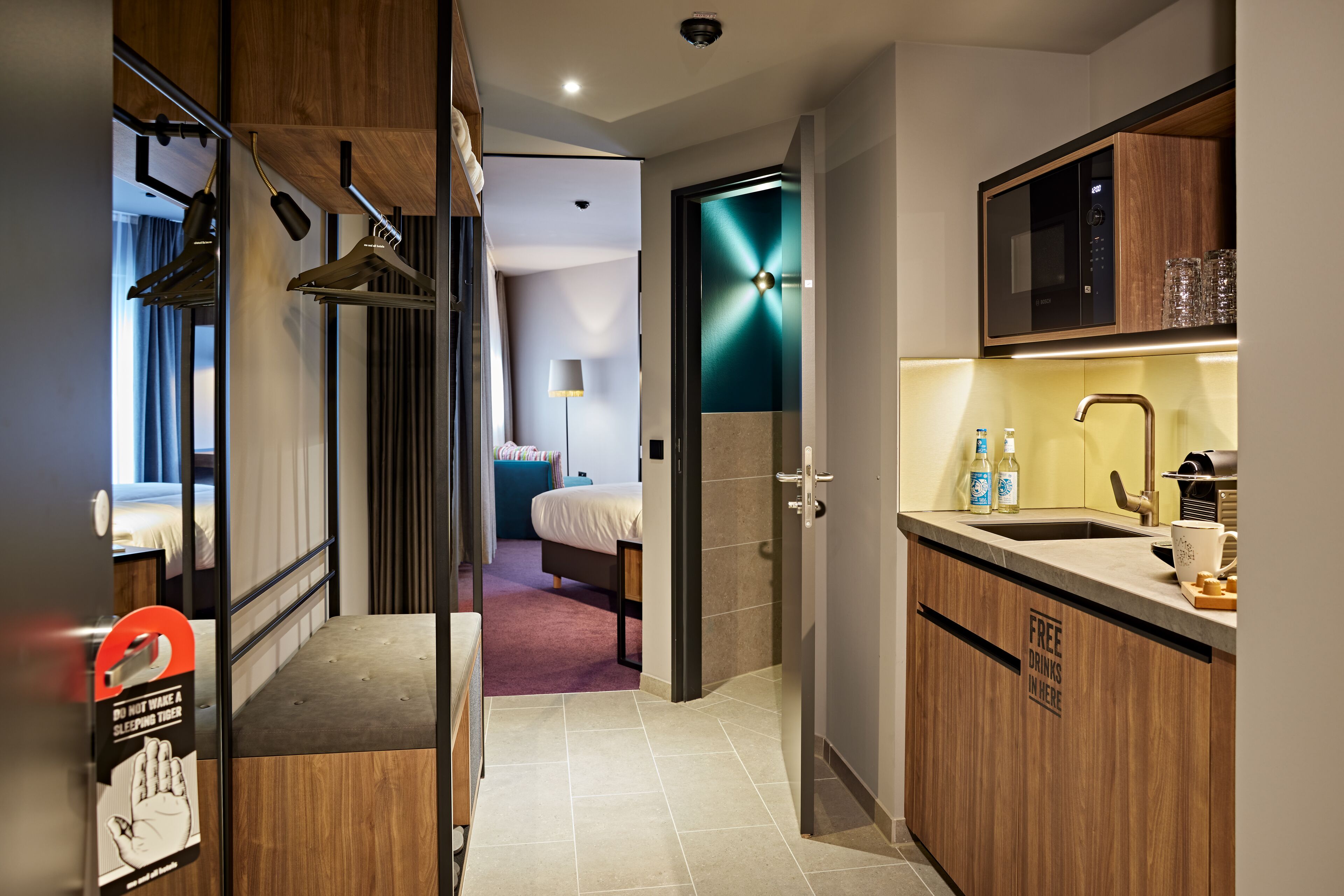 43-inch flat-screen tv with digital channels, tv, netflix