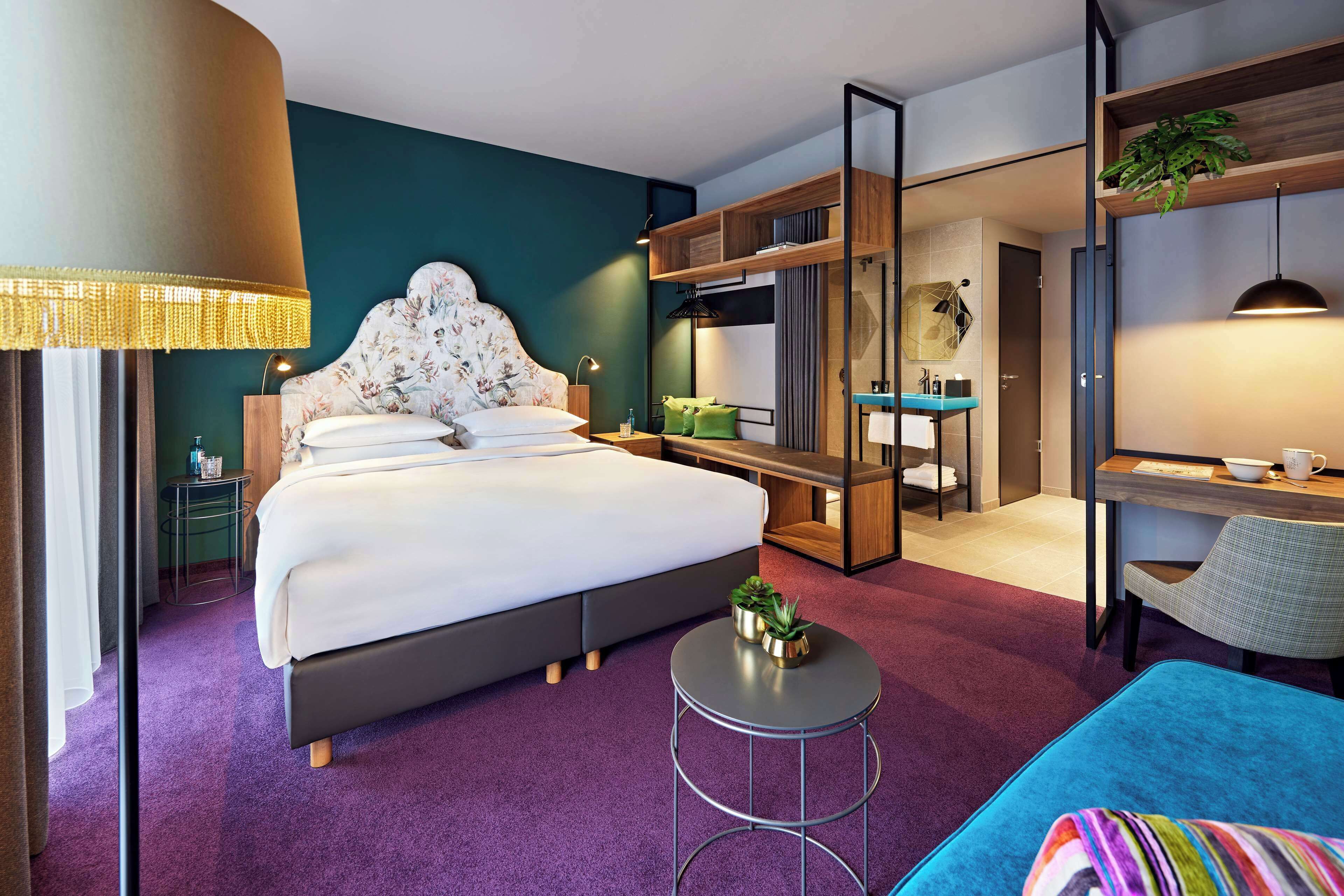 Deluxe Room, 1 King Bed | Hypo-allergenic bedding, free minibar items, in-room safe