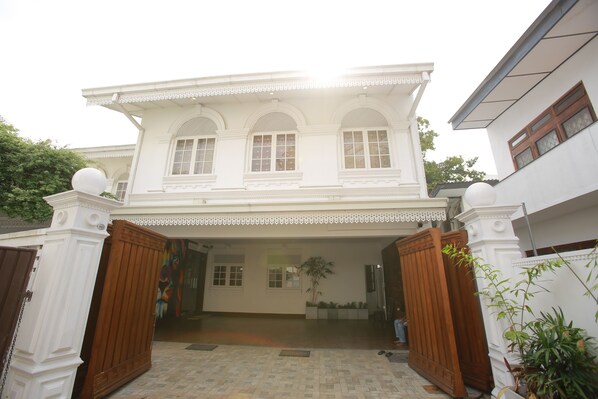 Mặt tiền nơi lưu trú