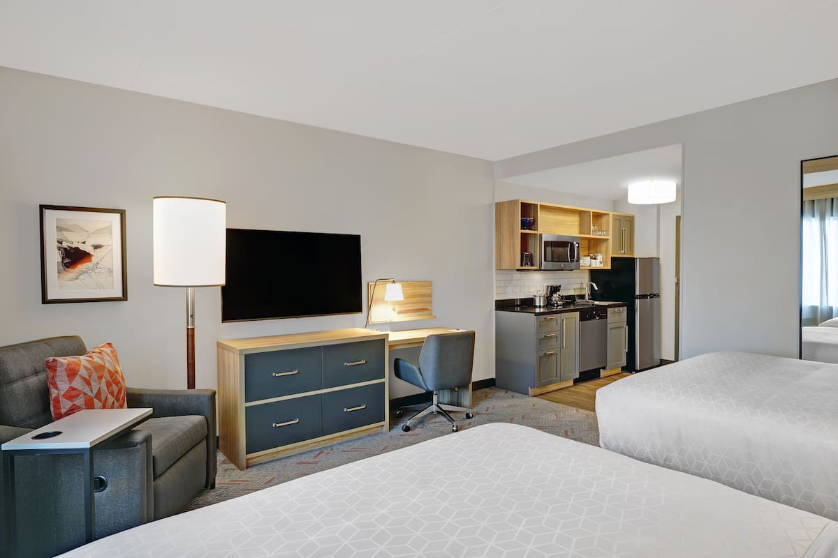 in-room safe, desk, laptop workspace, blackout curtains