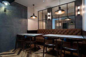 Restaurant - Hub By Premier Inn Edinburgh Haymarket (Edinburgh)