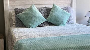 1 makuuhuone, silitysrauta/-lauta, vuodevaatteet