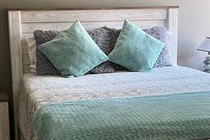 1 chambre, fer et planche à repasser, draps fournis