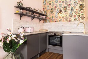 Fridge, oven, coffee/tea maker, toaster