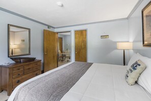 2 bedrooms, travel cot, free WiFi, bed sheets