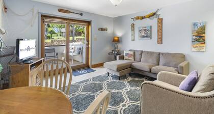 Ground-Level Waterside Suite, Pet Friendly, Community Hot Tub, Free Tickets