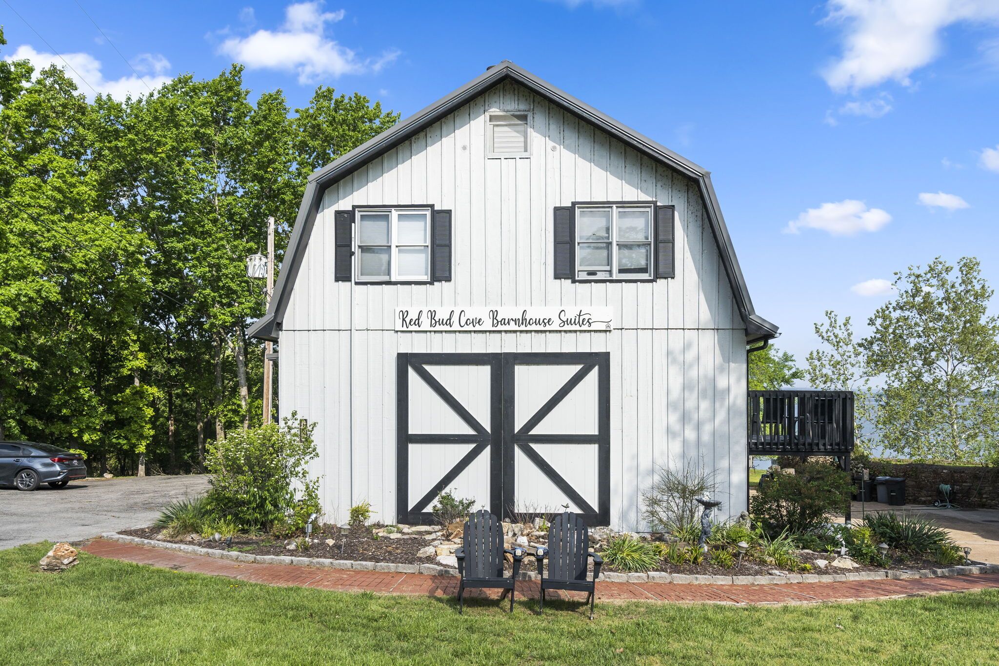 Water's Edge Greets You, Ground-Level Suite, Dog Friendly!