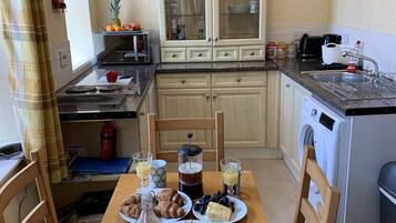 Apartment | Private kitchen | Fridge, microwave, oven, electric kettle