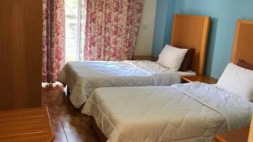 Prémium ágynemű, Select Comfort-matrac és széf a szobában