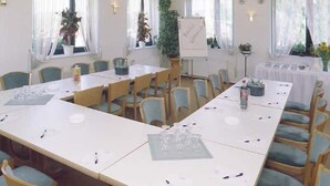 A conference room with a long table, chairs, and a whiteboard. - Hotel Ockenheim (Ockenheim)