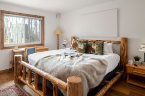 1 bedroom, desk, iron/ironing board, WiFi