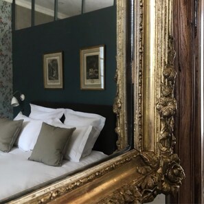 Deluxe Suite (Suite du Parc) | Individually decorated, individually furnished, desk, blackout drapes - Colivault (Cande-sur-Beuvron)