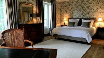 ห้องแฟมิลี่สวีท (Suite de l'orangerie) | 2 ห้องนอน, ห้องพักตกแต่งอย่างมีเอกลักษณ์, ตกแต่งพิเศษโดยเฉพาะ, โต๊ะทำงาน