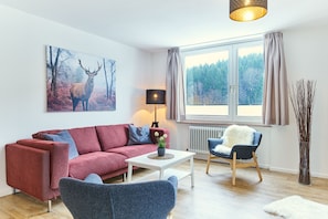 Comfort appartement, 1 slaapkamer, balkon | Woonruimte | Een ledtelevisie