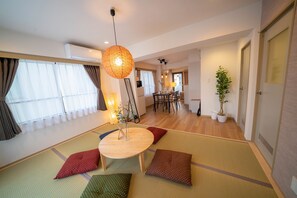 Habitación | Área de sala de estar | Televisión 