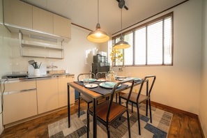 Zimmer | Essbereich im Zimmer