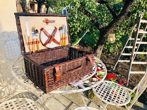 Romantic retreat.Free standing bathtub available!