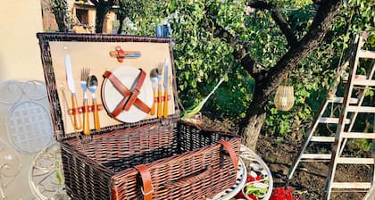 Romantic retreat.Free standing bathtub available!