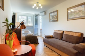 Classic-huoneisto, 2 makuuhuonetta | Oleskelualue | 21–tuumainen taulutelevisio, jossa digitaalikanavat