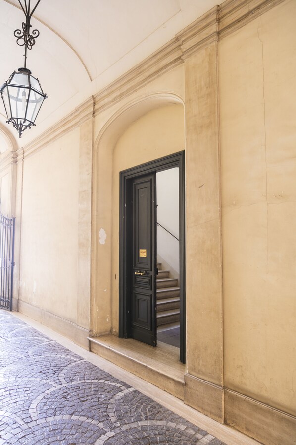 Interior entrance - Hadrianus Temple Suites - The Venue Collection (Rome)