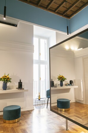 Deluxe Quadruple Room (Antares) | Premium bedding, memory-foam beds, minibar, in-room safe - Hadrianus Temple Suites - The Venue Collection (Rome)