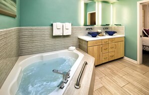 Ducha y bañera combinadas, bañera de hidromasaje y secador de pelo