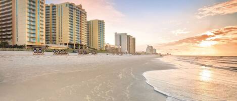 A la platja i tovalloles de platja