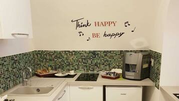 Wasserkocher mit Kaffee-/Teezubehör, Kochgeschirr/Geschirr/Besteck