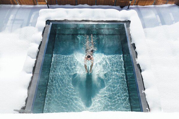 Indoor pool, outdoor pool