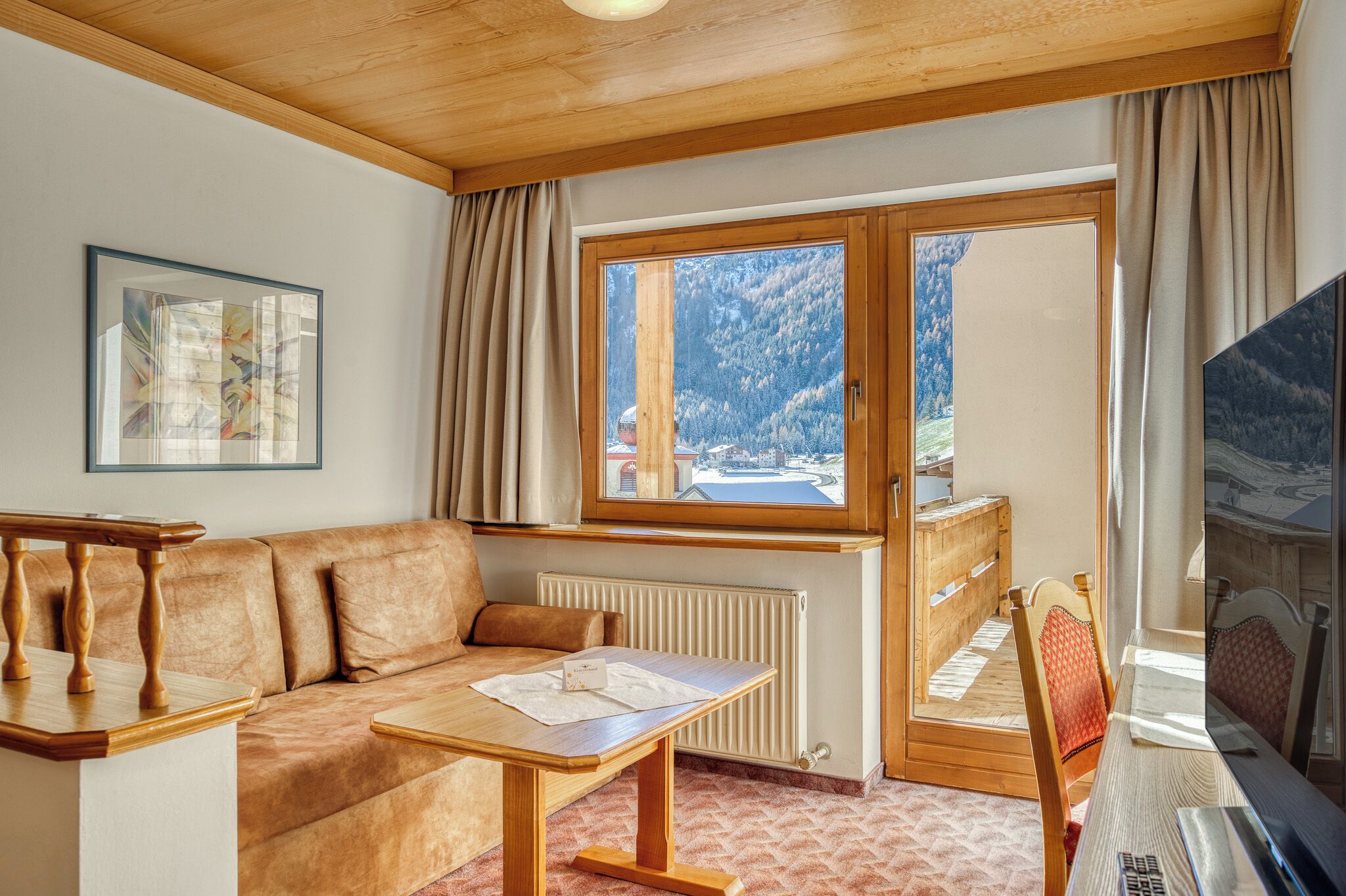 Habitación doble, vista a la montaña | Ropa de cama hipoalergénica y caja de seguridad en la habitación 