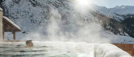 Indoor pool, outdoor pool