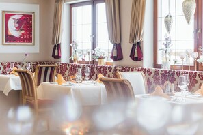 Café da manhã com buffet grátis todos os dias