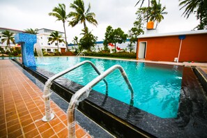 Outdoor pool, pool loungers