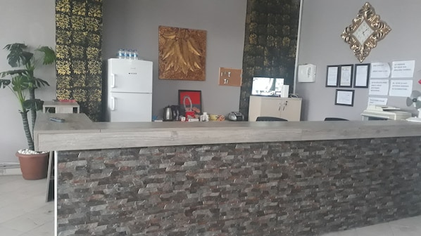 Quầy tiếp tân