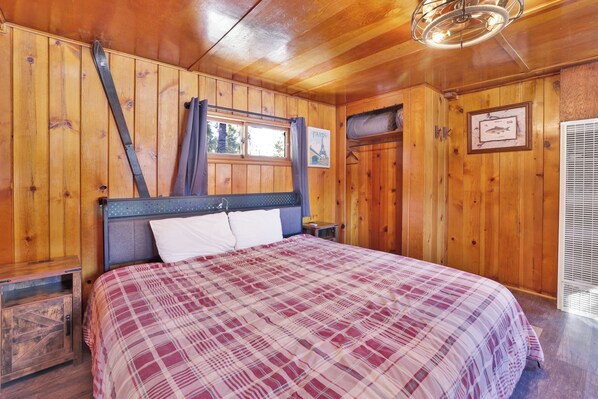 Room - Shore Acres Lodge #451 (Big Bear Lake)